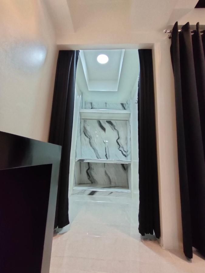 Burgundy Mckinley Place Service Apartment Manila Exterior photo