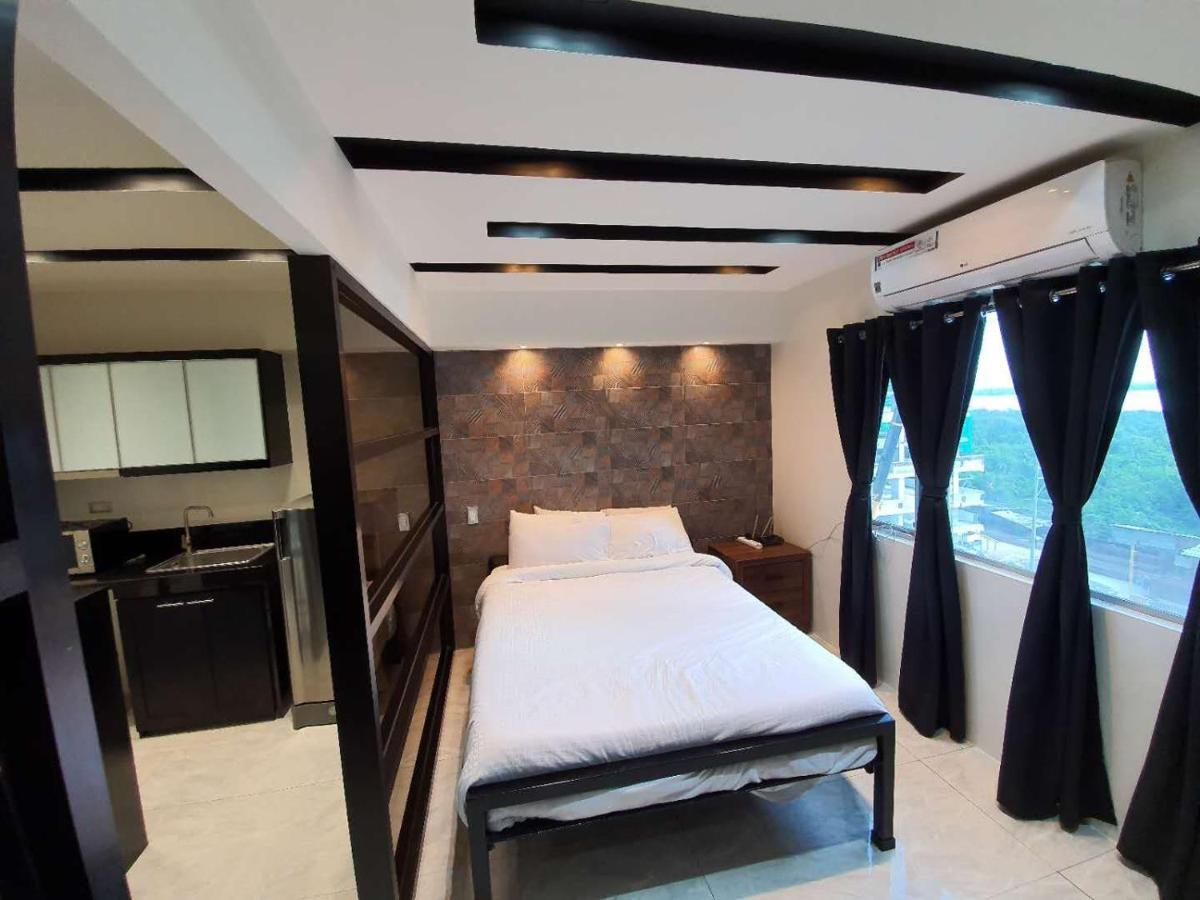 Burgundy Mckinley Place Service Apartment Manila Exterior photo
