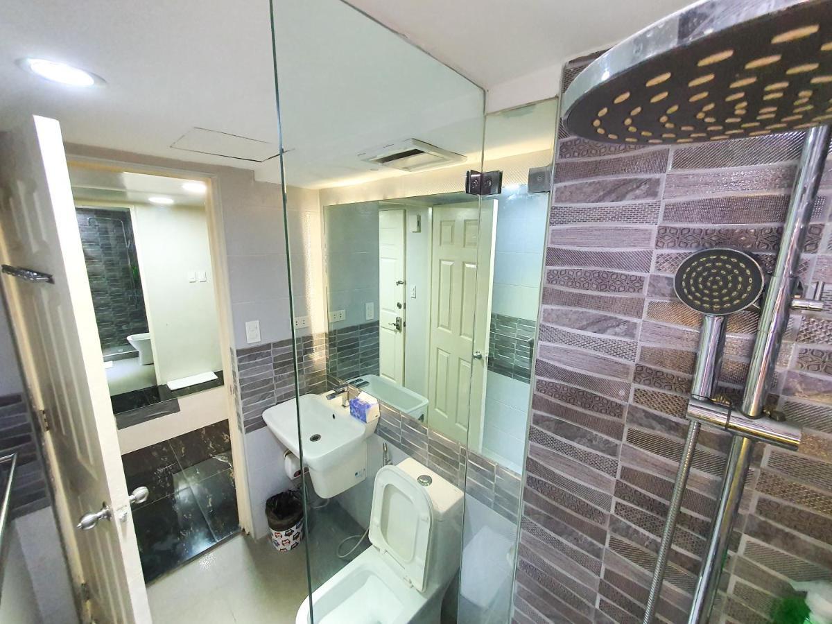 Burgundy Mckinley Place Service Apartment Manila Exterior photo